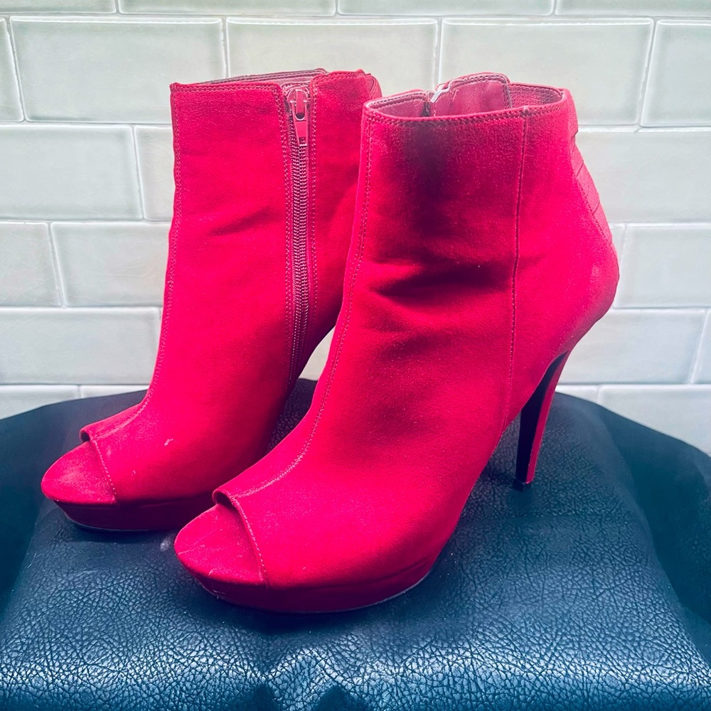 Suede Peektoe Heel